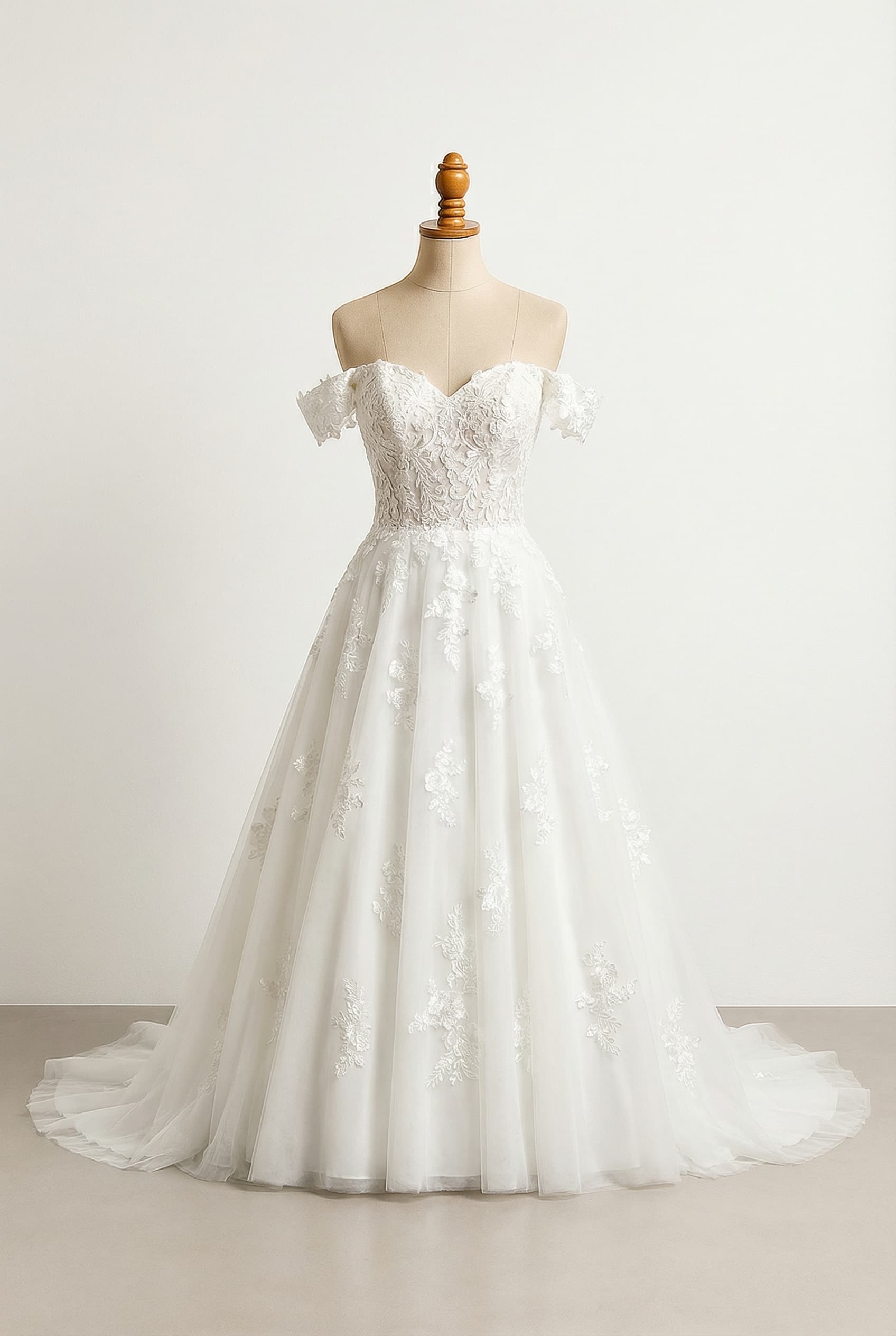 A romantic wedding dress with elegant details, with a design intended to slim the waist