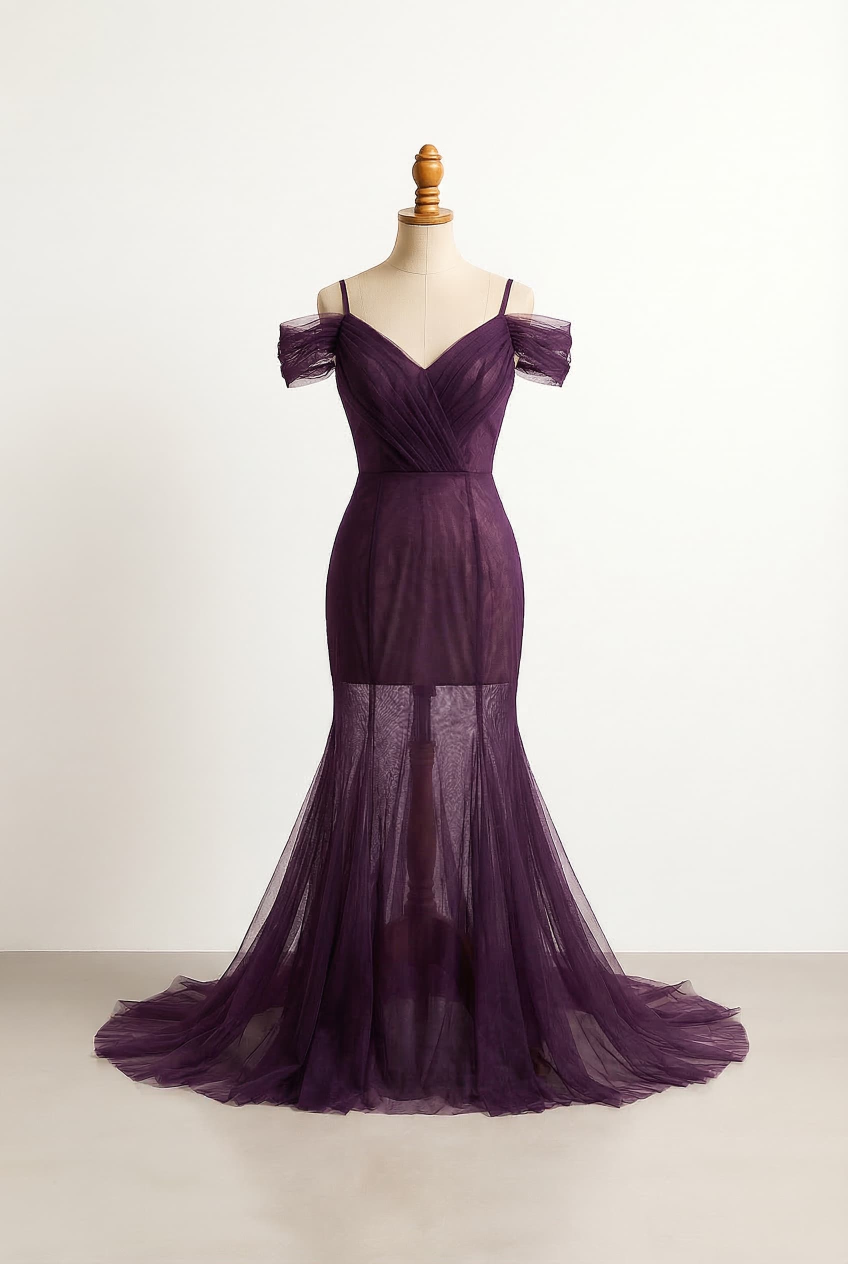 dark purple dress with a halter neck a slit on the leg a V-neckline and a tight waist