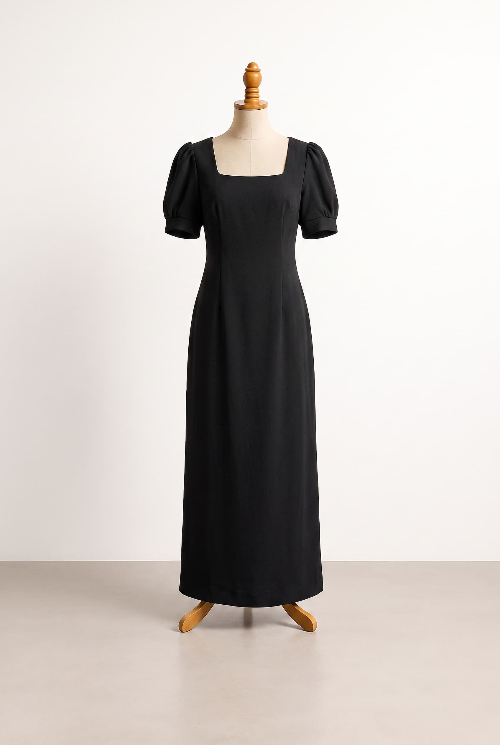 clean front line, elegant movement, and refined restraint; clean front line, elegant movement, and refined restraint